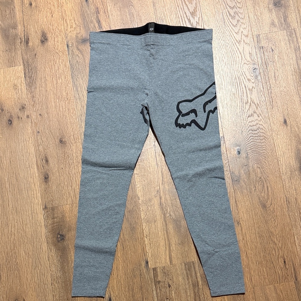 Fox Gray Leggings with Black Graphic